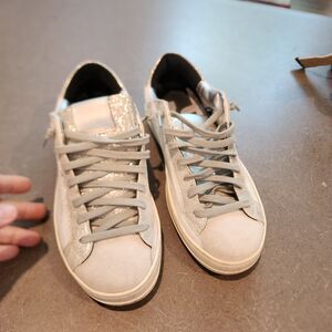 EUC P448 Excellent clean condition white and gray zero flaws 38 7.5